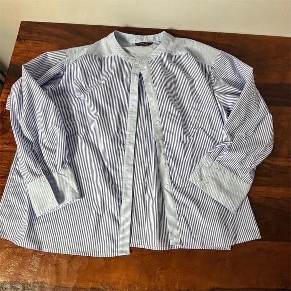 Nicole Miller Tops - Nicole Miller Women's XL‎ Blue Striped Button-Up Shirt Long Sleeve